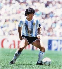 Los argentinos santi elias en el arco y maxi rescia (anotó un gol) sufrieron las genialidades de dinho desde adentro. Argentina Alemania 86 Diego Maradona Fotos De Futbol Poster De Futbol