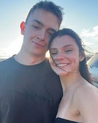 Samantha Perry's Instagram, Twitter & Facebook