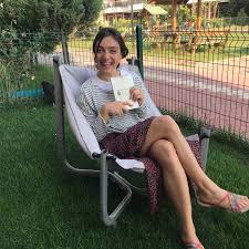 Kadir has üniversitesi'nde ileri oyunculuk programında yüksek lisans yapmıştır. Merve Dizdar S Feet Wikifeet