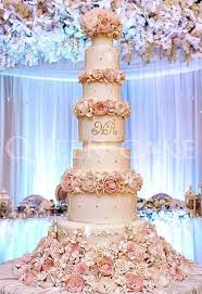 W30032 Rhinestoneweddingcake In 2020 Huge Wedding Cakes Big Wedding Cakes Dream Wedding Cake