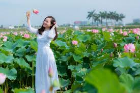 Cuộc thi ảnh “Duyên dáng áo dài nữ đoàn viên, công chức, viên chức, lao  động” - Xuất bản thông tin