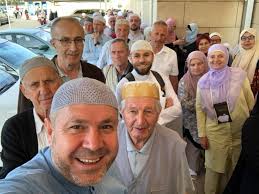 24.02.2020. Obilazak štamparije Kur'ana u kojoj se godišnje štampa 18  miliona primjeraka uz prevod na 78 jezika 🤲. Maša-Allah Tebarekellah ❤️  Nakon stamparije mu'temiri su osjetili dašak pustinje Bejda nadomak Medine,  arapski