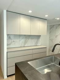 キッチン カップ ボード 色 違い