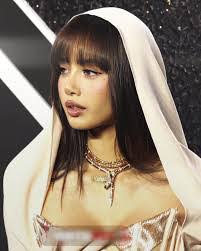 Lisa Six's Instagram, Twitter & Facebook