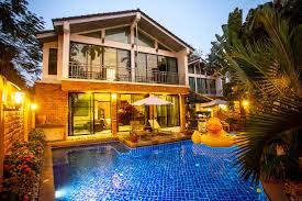 Moderne 3 schlafzimmer villa, in einem resort mit schwimmbad und restaurant, in der nähe vom bangsaray beach und beliebtesten pattaya urlaubs attraktionen. 4poolvillas Villa 4 Wong Amat Beach Naklua Pattaya Villen Zur Miete In Pattaya City Chonburi Thailand