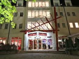 Aber so ein stadtwald ist echt gold wert, und von einem zugefrorenen weiher zum schlittschuhlaufen träume ich schon lange. Superior 4 Hotel Dormero Hotel Dresden Airport In Dresden Dresden Deutschland