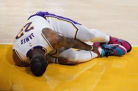 Lebron james ретвитнул(а) andrea williams. Lebron James Leaves Court With Right Ankle Injury Vs Hawks