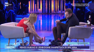 Cerca su google gnocca channel blogspot (e' il primo risultato che esce) e troverai il video, non metto il link perche' non mi e' chiaro se il titolare di quel sito sia o meno d'accordo. E Vero Ho Un Problema Francesca Fialdini Il Dettaglio Fisico Che Nessuno Finora Aveva Notato