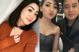 Bagi kriss hatta, tidak penting orang mengetahui apa agama yang dianutnya. 10 Potret Cyndyana Lorens Adik Kriss Hatta Yang Menawan Bak Selebgram