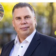 Max Barclay's Instagram, Twitter & Facebook