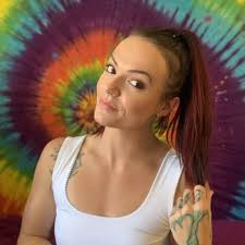 Sarah Gillette's Instagram, Twitter & Facebook