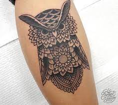 A mandala tattoo design is centralized around mirroring designs. Eule Tattoo Mandala Fur Das Bein Tattoomotive Net