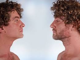 760+ Crane Rasé Homme Profil Photos, taleaux et images libre de droits