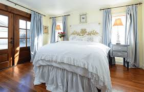 Considered a step up from the english cottage, a tudor home is made from brick and/or stucco with decorative half timbers exposed on the exterior and interior of the home. Old World Style In A Tudor Cottage Cottage Style Decorating Renovating And Entertaining Ideas For Indoors And Out