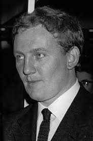 Surgens venit ad patrem