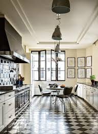 Succombez à l'imitation carreaux de ciment et à son aspect graphique pour relooker votre intérieur ! Le Carrelage Damier Noir Et Blanc En 78 Photos Archzine Fr