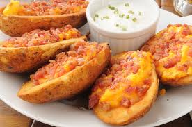 Las papas rellenas usualmente dependen de mantequilla, crema agria, tocino o queso. Receta De Patatas Al Horno Rellenas Con Bacon Y Queso Unareceta Com