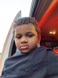 GREAT NEWS! Police have located the mother of a young boy who was found  naked and wandering alone early this morning in Tempe. LATEST:  https://bit.ly/3mpxXss