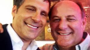 News in tempo reale di tv, cinema e gossip, con video e interviste esclusive, live e reportage. Gerry Scotti In Collegamento Telefonico A Mattino Cinque Piange L Amico Fabrizio Frizzi