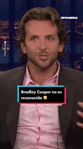 A #BradleyCooper le pidieron autógrafo y terminó humillado 😂 #actores  #MatthewMcConaughey #peliculas #cine #entretenews
