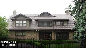 American businessman and philanthropist warren buffett's house is in omaha, ne. Warren Buffett Lives In A Modest 652k House Youtube