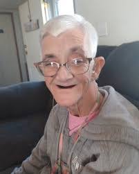 Earlene Horton's Instagram, Twitter & Facebook