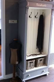 Leuk Idee Voor Een Oude Kast Deuren Eruit Haken Erin En Je Hebt Een Garderobe Kast Redo Furniture Furniture Makeover Repurposed Furniture
