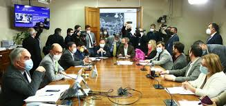 Sala de la cámara discute y vota proyecto. Comision De La Camara Vota El Cuarto Retiro Del 10