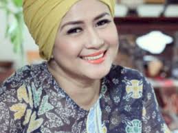 Perkenalkan saya fitri, saya mengidap kanker getah bening stadium 4. 4 Artis Yang Berjuang Lawan Kanker Getah Bening Seperti Ria Irawan Indozone Id