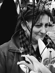 Odeszłaś cicho, bez słów pożegnania. Tak jakbyś nie chciała, swym odejściem  smucić... tak jakbyś wierzyła w godzinę rozstania, że masz niebawem z dobrą  wieścią wrócić..." Ks. J.Twardowski . Pozostaniesz w naszej pamięci .