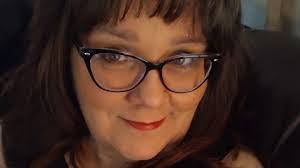 Suzanne Rowell's Instagram, Twitter & Facebook