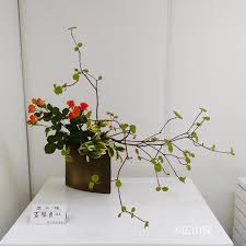 第69回 神奈川県華道展 が先ほど終了いたしました 第1次展に出品いたしました当流の作品をご紹介いたします 花 いけばな 広山流 和のお稽古 虫狩 ムシカリ スプレーバラ 鳴子百合 ナルコユリ 花のある空間 い flower arrangements ikebana flowers