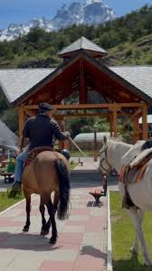 Lanzamiento temporada 2024-2025 Villa Cerro Castillo, #villacerrocastillo  #carreteraaustral #travel #montañas #travelphotography #paisajes #caballo  #sernaturaysen #viajesinolvidables #viajes #foto ...