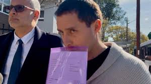 Condenado a nueve meses de prisión chileno que grabó imágenes íntimas de  sus compañeras, pero no pagará cárcel