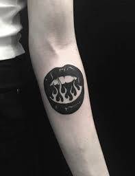 50 Tattoos By Johnny Gloom From Paris Thetatt Mouth Tattoo Tattoos Lip Tattoos