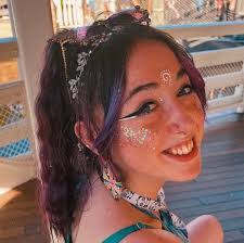 Renee Blunt's Instagram, Twitter & Facebook