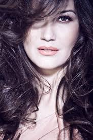 Side swept bangs have been sweeping the nation like no other hairstyle so take a look at these ideas and get inspired by your favorite celebrities. Hairstyles For Long Hair With Side Fringe Folade
