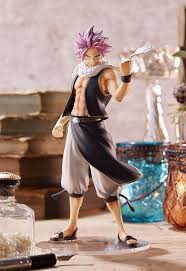 He has spiky pink hair. Fairy Tail Natsu Dragneel Statue Allblue World Anime Figuren Shop Jetzt Hier Online Bestellen