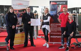 3.250 qm ein umfangreiches sortiment der tedox kg an. Feuerwehren Trainieren In Fitnessstudios Angebote Im Red Sports