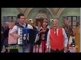 Costanzo racconta la storia di un giovane pastorello che incide sul legno l'immagine della madonna. Madonnina Dai Riccioli D Oro Enrico Musiani Youtube