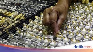 Sebab beberapa pertanyaan di atas juga nantinya bisa kita coba pahami terkait cincin tunangan rata rata berapa gram minimal cincin tersebut. Mau Nikah Di Bulan Syawal Siapkan Segini Buat Beli Cincin