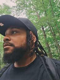 Hello does anyone have hiking gear? 🙏🩷 thank you in advance