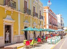 Campeche's cathedral, catedral de la concepción inmaculada, stands near the main plaza; 7 Fakta Campeche Kota Bajak Laut Di Meksiko Yang Penuh Warna
