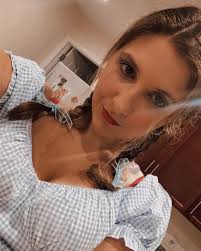 Jess Doucette's Instagram, Twitter & Facebook