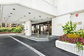 990 north lake shore drive est un immeuble d'appartements qui a été achevé(e) en 1973. 990 N Lake Shore Dr Chicago Il 60611 Condo For Rent In Chicago Il Apartments Com
