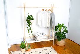 Garderobenstander baumstamm aus mangostanholz maisons du monde kleiderstander kleiderstander baumstamm baumstamm nikkeby garderoben selber bauen die besten ideen und diy tipps nikkeby garderobenständer, graugrün, 80x170 cm verabschiede dich von dem stuhl. Kleiderstander Aus Holz Einfach Selber Bauen