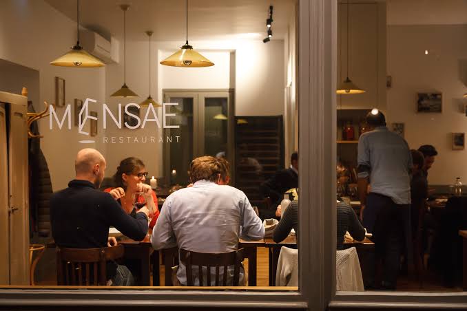 23 Rue Melingue – L'excellente table bistronomique du chef Thibault Sombardier, revisitant la cuisine de tradition et les plats d'enfance avec une justesse infinie.