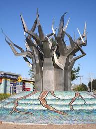 20070406 0130 Untitled Fountain By Helen Bodycomb Or Stump By Chris Rak Public Art Installation Art Street Art