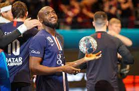 Being a member of the national team since 2005, he won gold medals at the 2008 and 2012 olympics, 2009, 2011 and 2017 world and 2006, 2010 and 2014 european championships. Psg Handball Ich Mache Meine Entscheidung Aufzuhoren Ruckgangig Kundigt Luc Abalo An Nach Welt