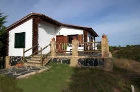 Practicar senderismo por su magnífica sierra, visitar la gruta de las maravillas o explorar su castillo. Picos De Aroche Casas Rurales En Venta Complejo Turistico Sierra De Aracena Huelva Lancois Doval